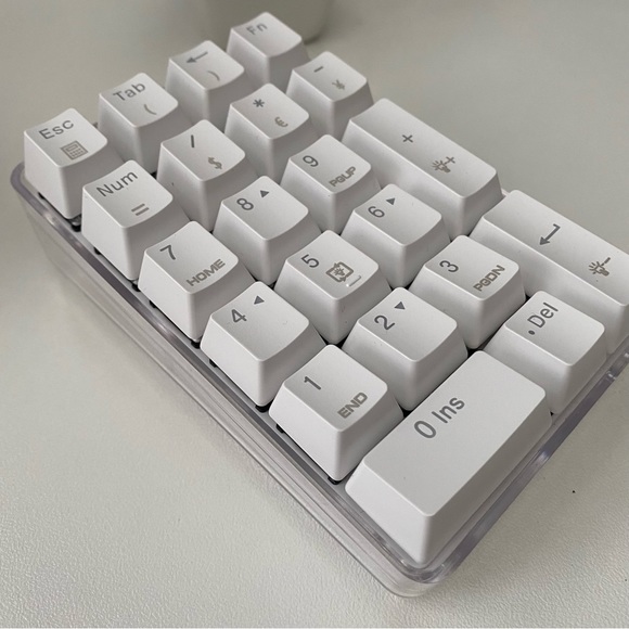 Magicforce Crystal 21-Key Mechanical Numeric Keypad - Picture 4 of 6